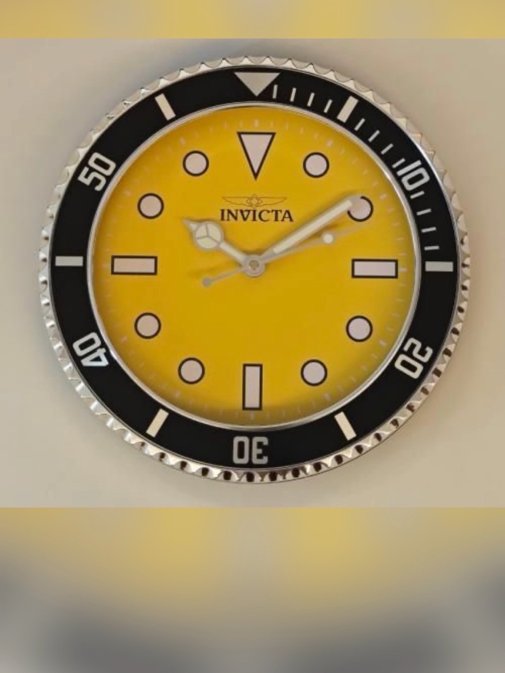 Invcta Pro Diver Wall
Clock, Yellow